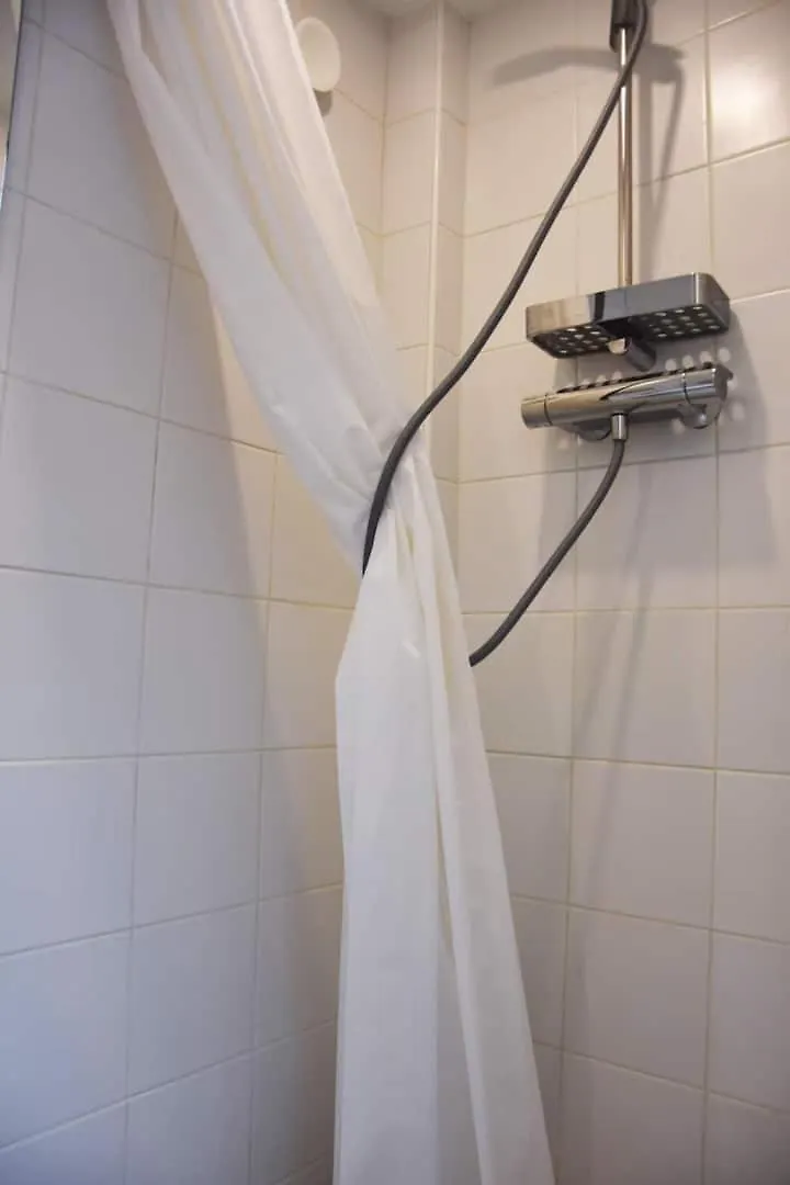 Apartment Au Coeur De Paris Notre Dame Nid Type Cabine Tout Equipe Central Calme Clair Ascenseur Clim France